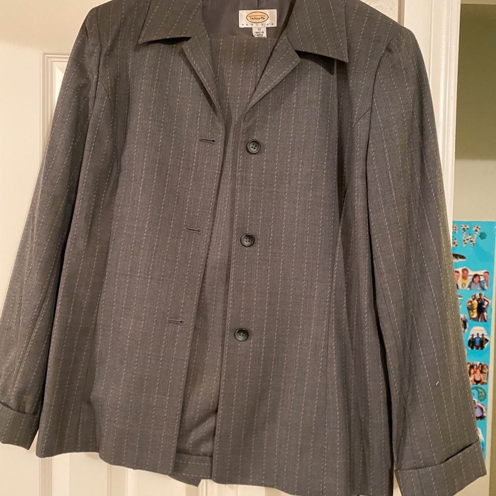 Talbots Gray Pantsuit with Notched Lapel and Relaxed Fit